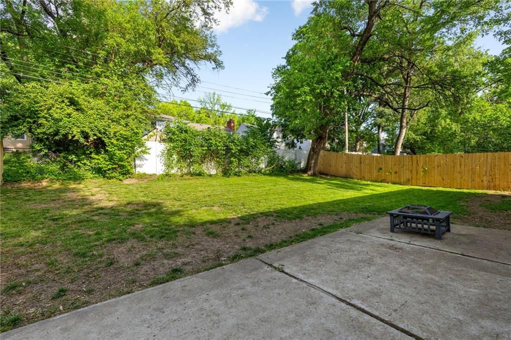 8601 Wornall Road — photo 23