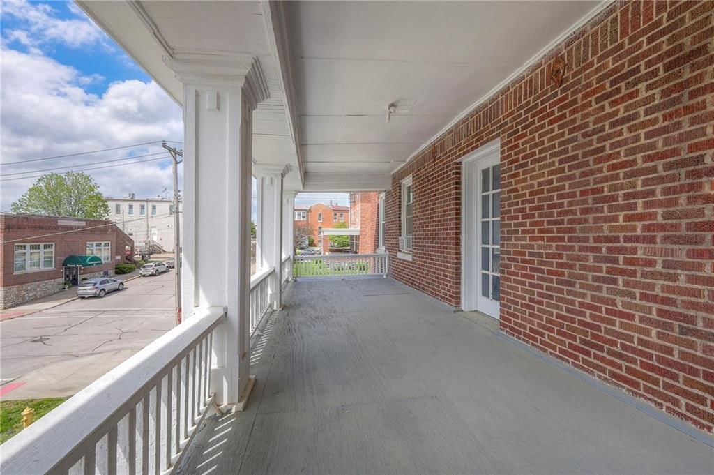 Photo 11 of 34 - 204 E Franklin Street