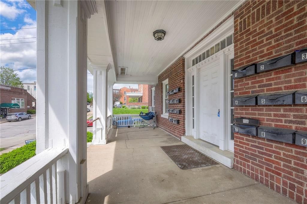 Photo 13 of 34 - 204 E Franklin Street