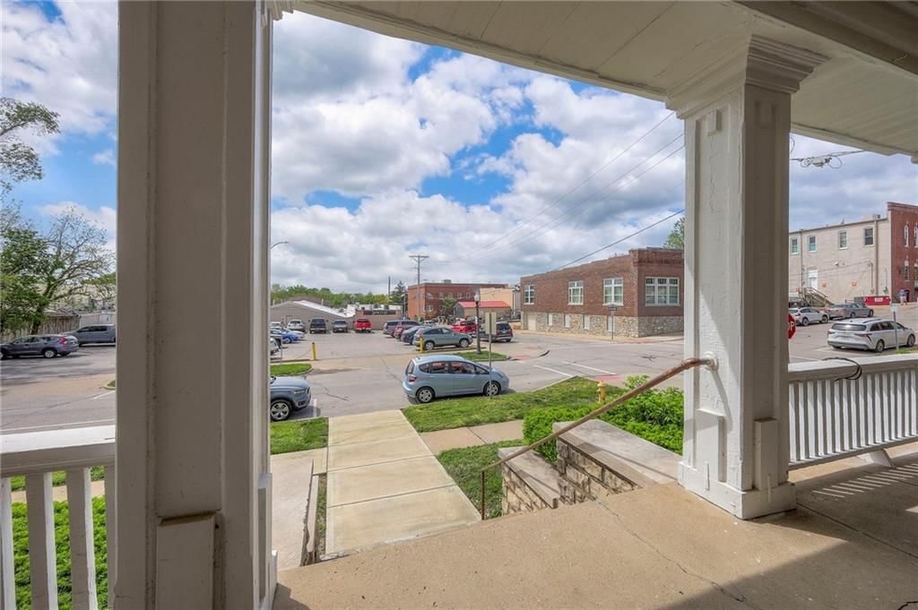 Photo 14 of 34 - 204 E Franklin Street