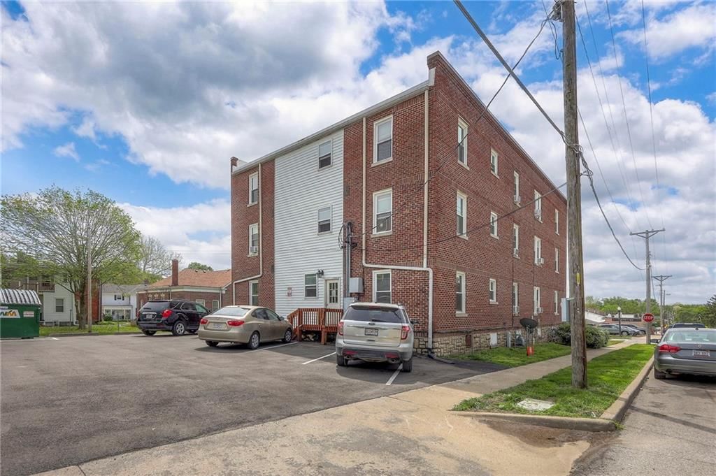 Photo 17 of 34 - 204 E Franklin Street