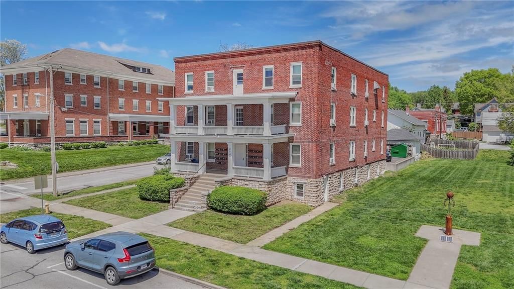 Photo 18 of 34 - 204 E Franklin Street