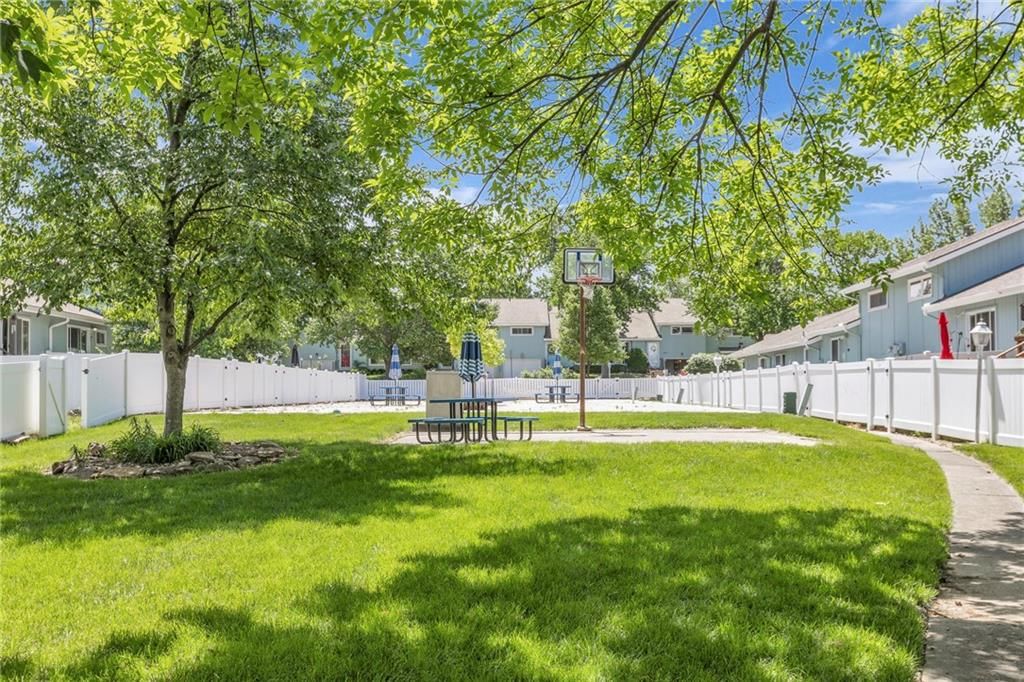6531 W 49th Street — photo 32