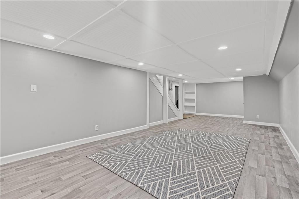 404 E 3rd Street — photo 36