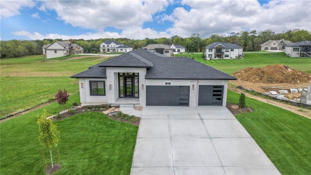 565 South Shore Drive, Lake Winnebago, MO