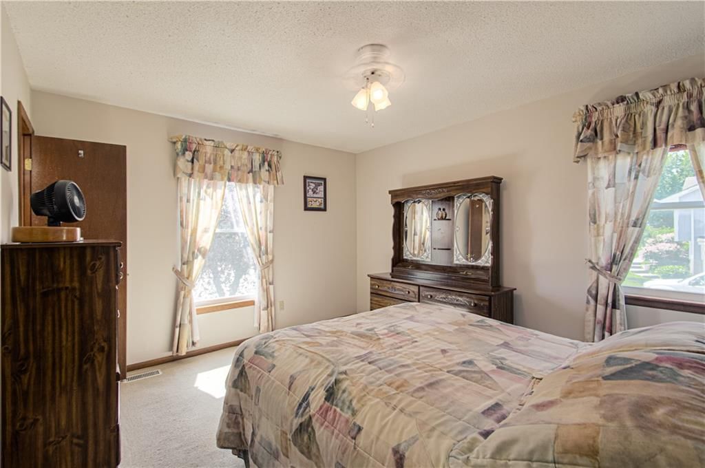 10648 N Oak Trafficway — photo 14