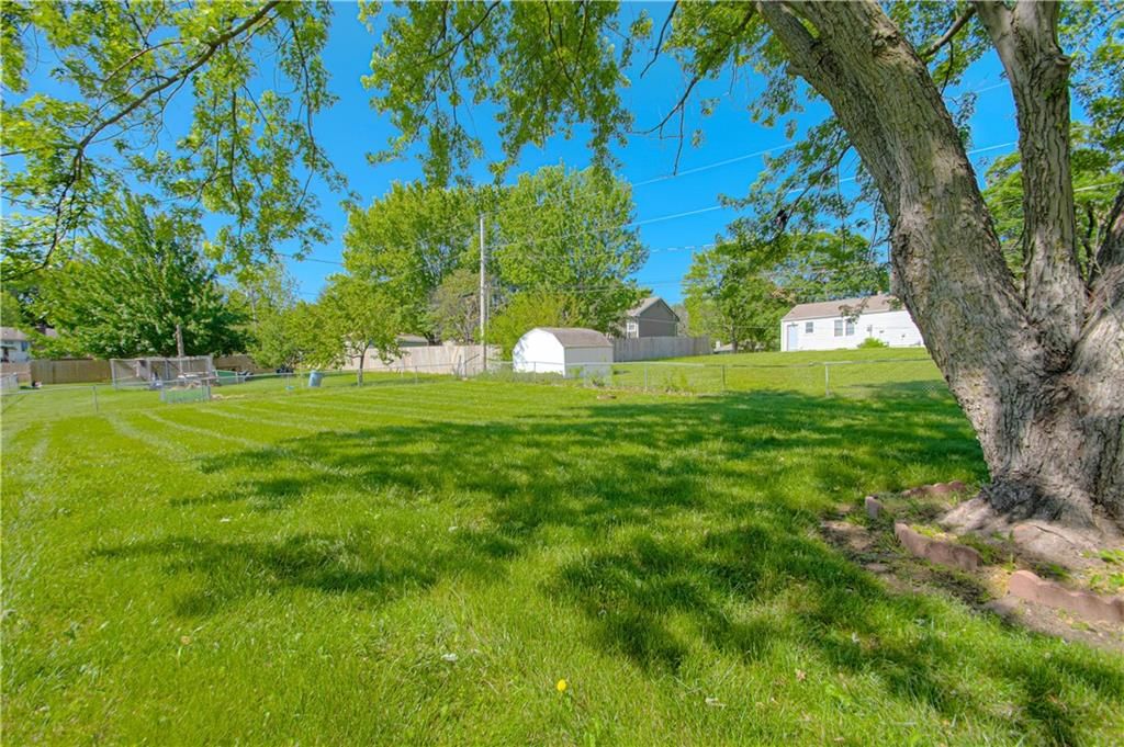 10648 N Oak Trafficway — photo 26