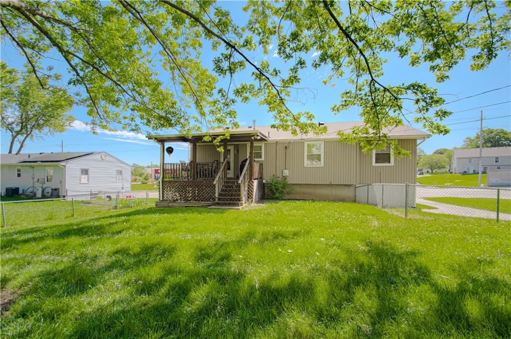 10648 N Oak Trafficway — photo 27