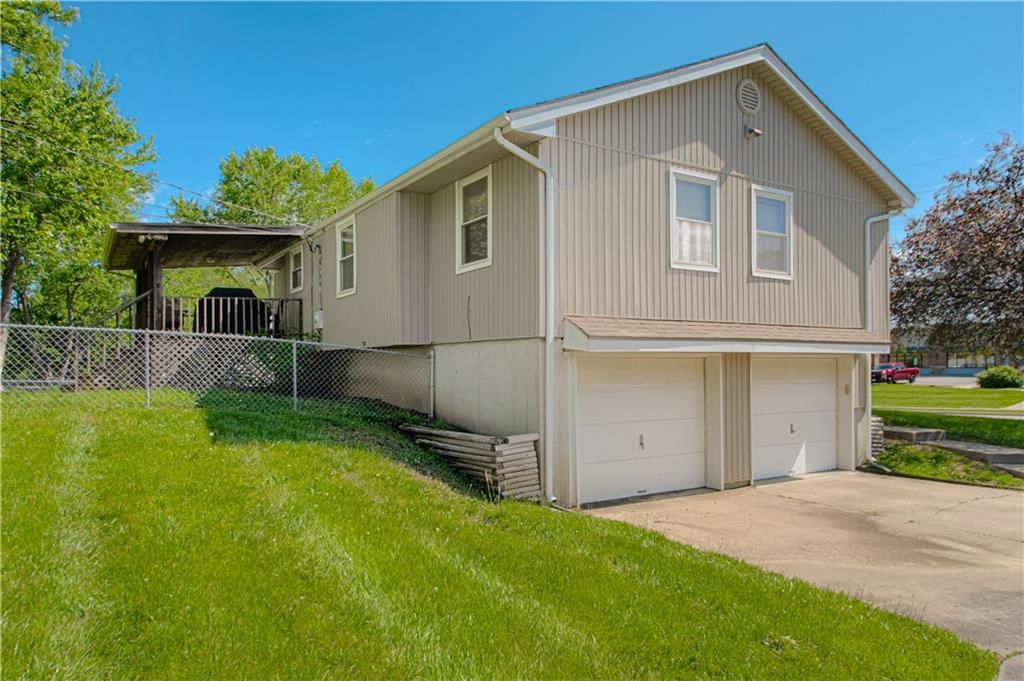 10648 N Oak Trafficway — photo 29