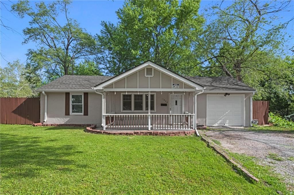 1044 S 50th Drive — photo 1