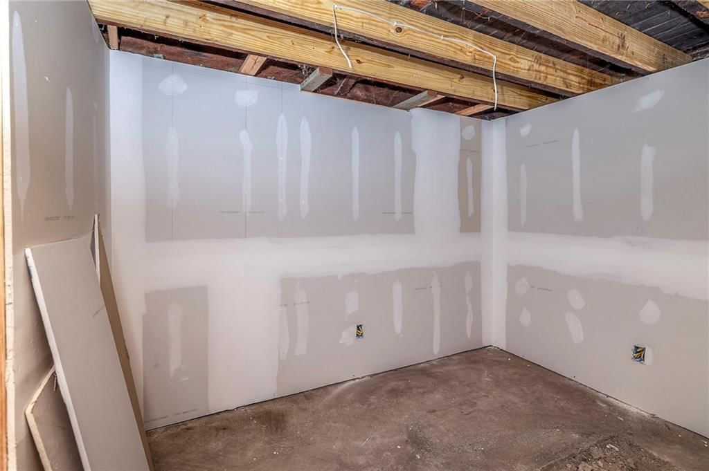 3021 E 8th Street — photo 4