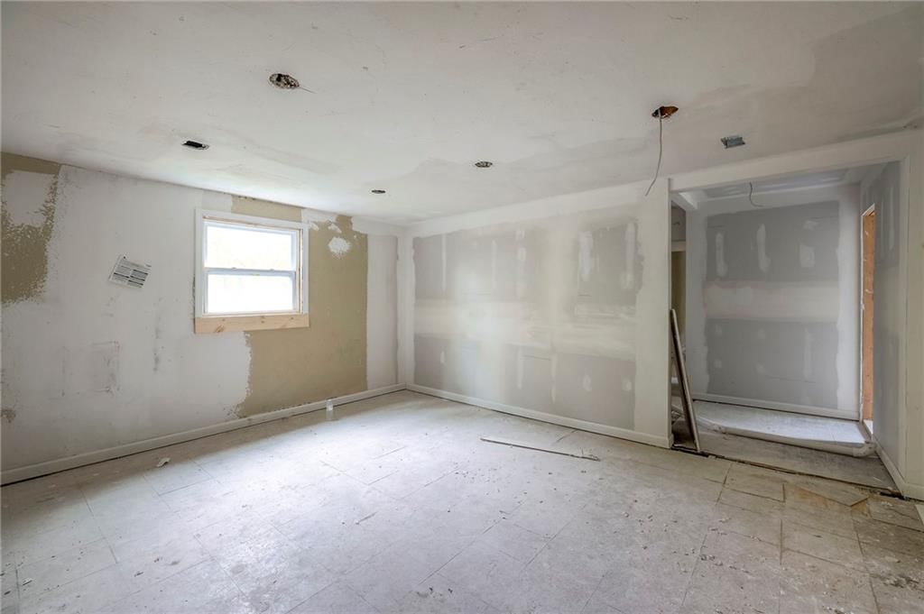 3021 E 8th Street — photo 8
