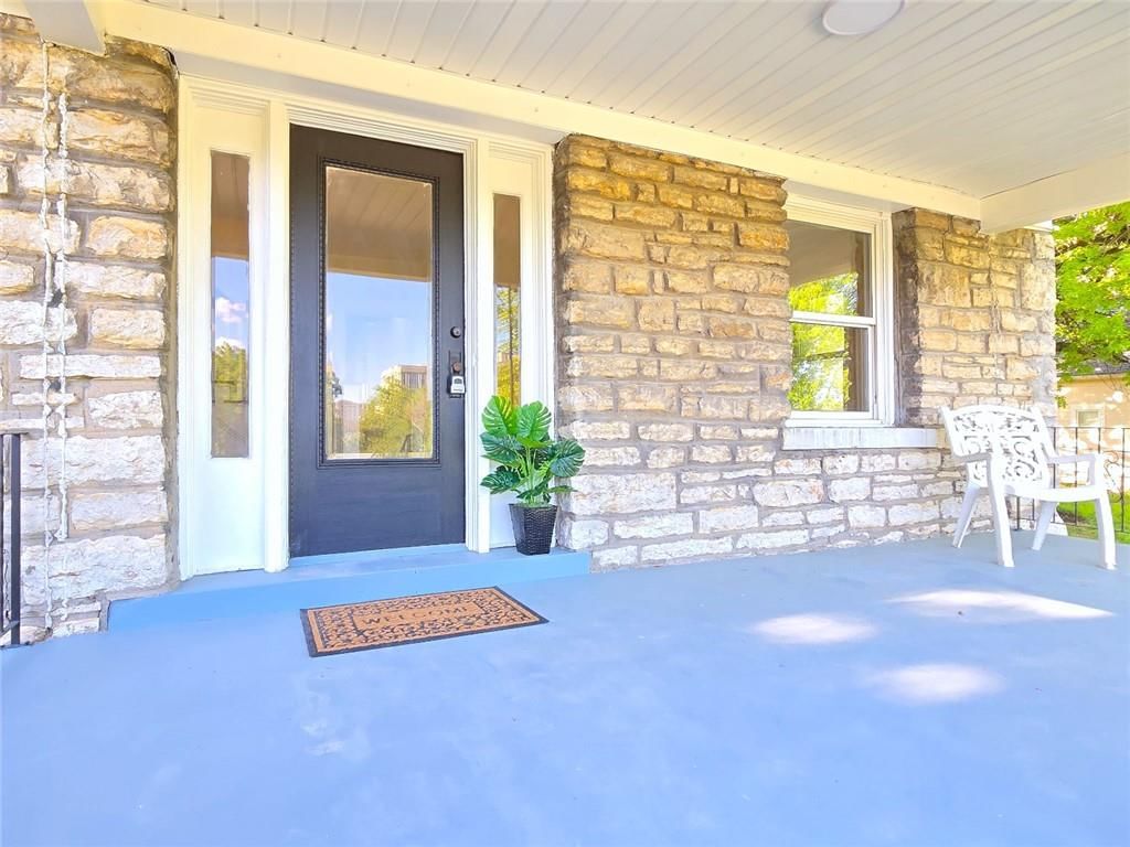 544 Everett Avenue — photo 2