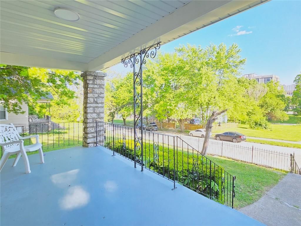 544 Everett Avenue — photo 3