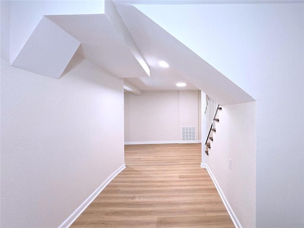 544 Everett Avenue — photo 26