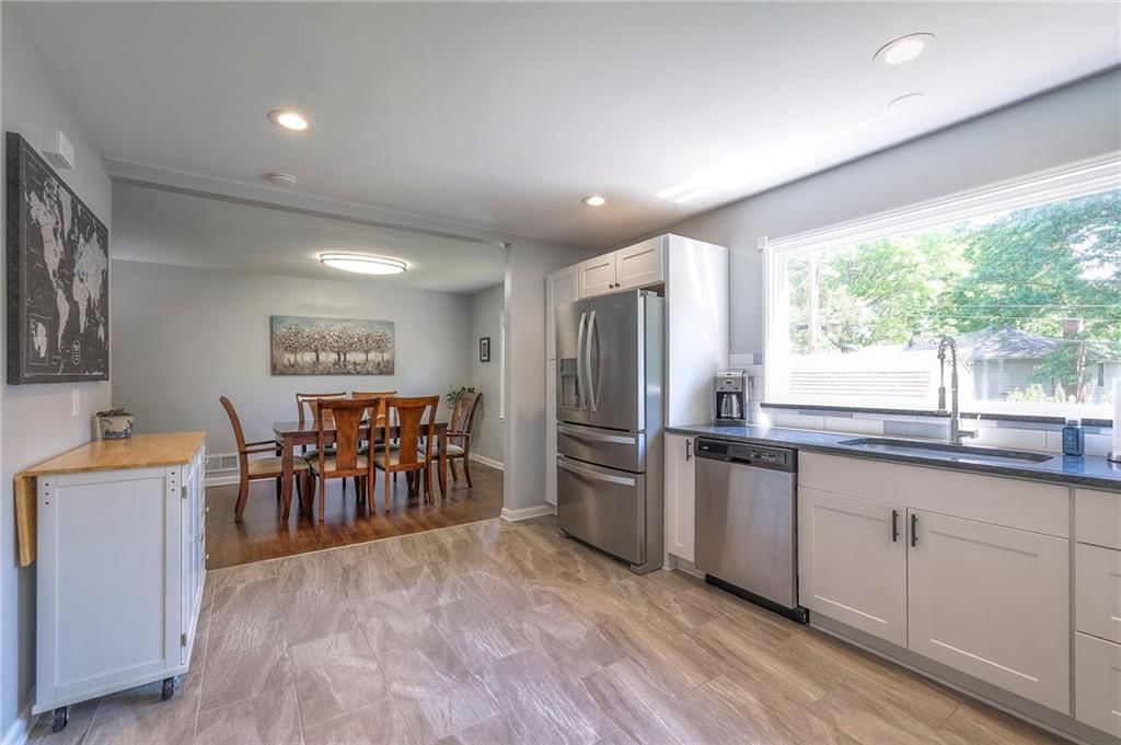 8821 Newton Drive — photo 10
