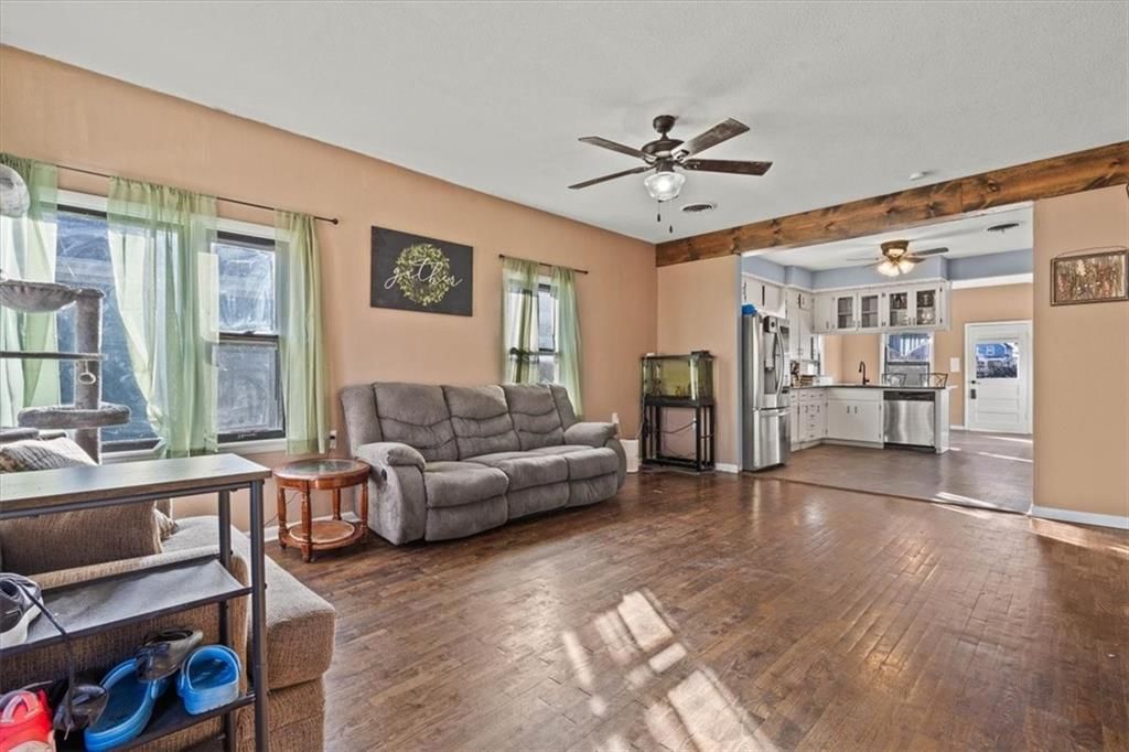 737 Brown Avenue — photo 3