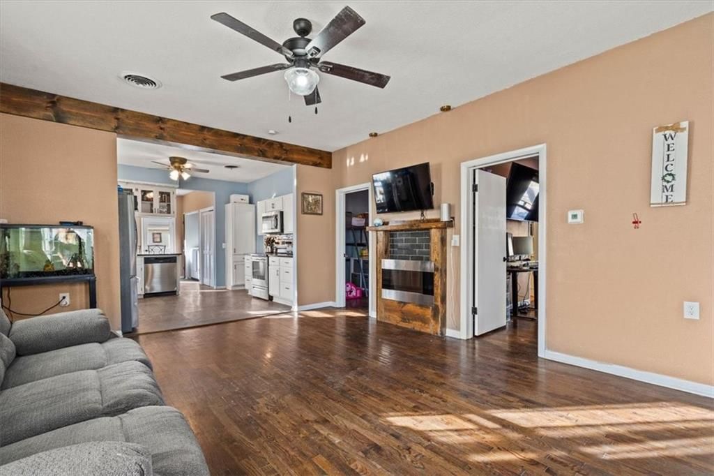737 Brown Avenue — photo 4