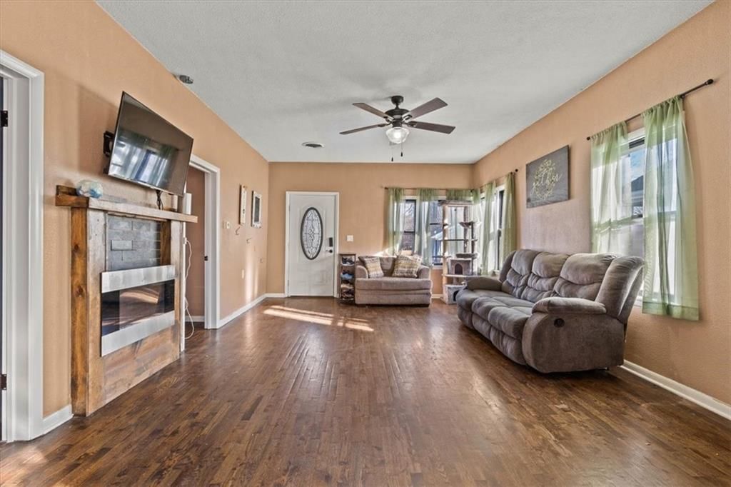 737 Brown Avenue — photo 5
