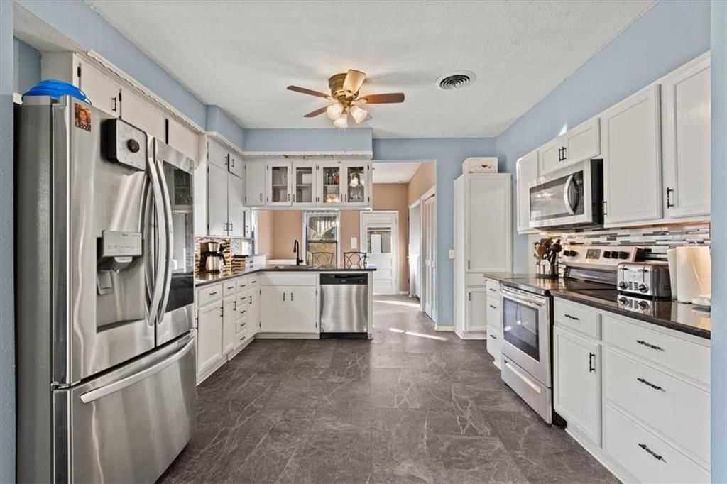 737 Brown Avenue — photo 6