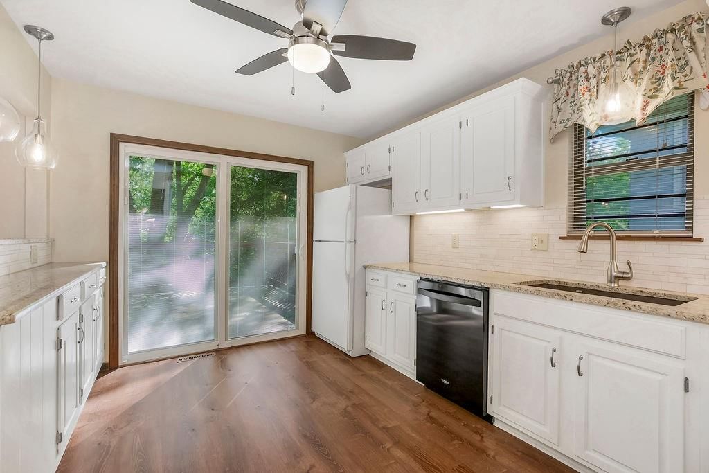 Photo 4 of 21 - 5004 S Kendall Drive
