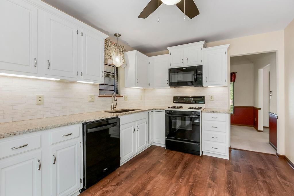Photo 6 of 21 - 5004 S Kendall Drive