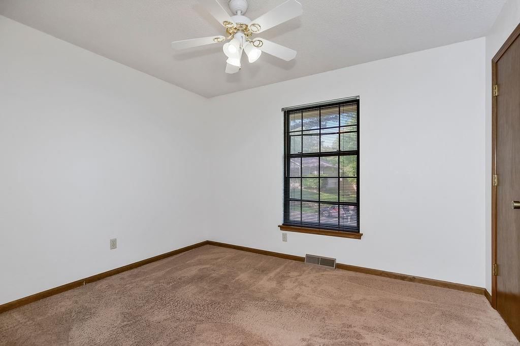 Photo 8 of 21 - 5004 S Kendall Drive