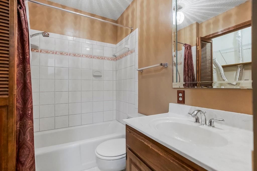 Photo 9 of 21 - 5004 S Kendall Drive
