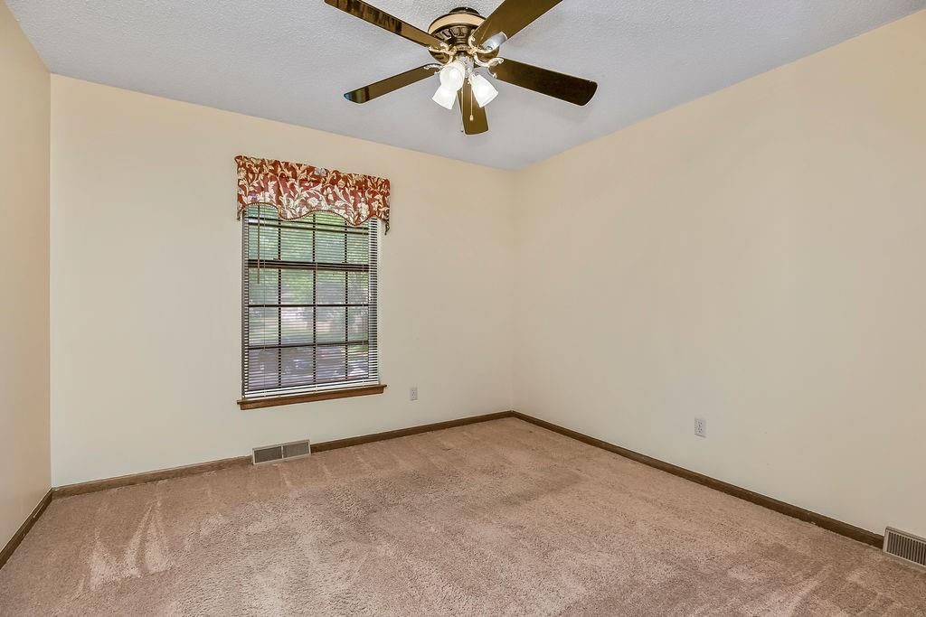 Photo 10 of 21 - 5004 S Kendall Drive