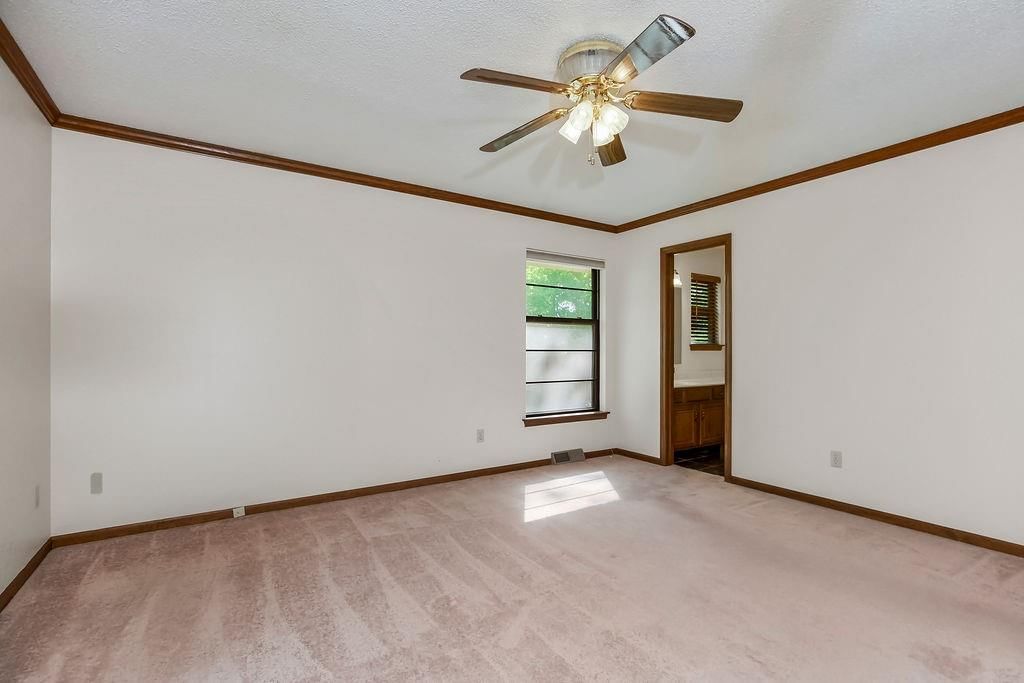 Photo 12 of 21 - 5004 S Kendall Drive