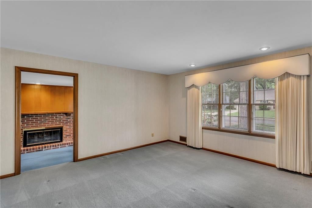 7701 W 97th Street — photo 3