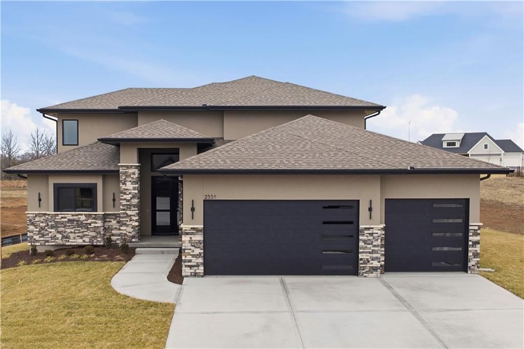 2531 NE Woodland Oak Circle — photo 1