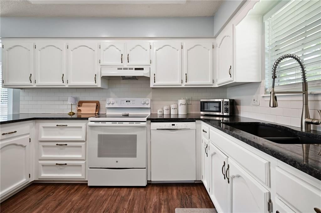 2322 NW 4th Street Place — photo 7