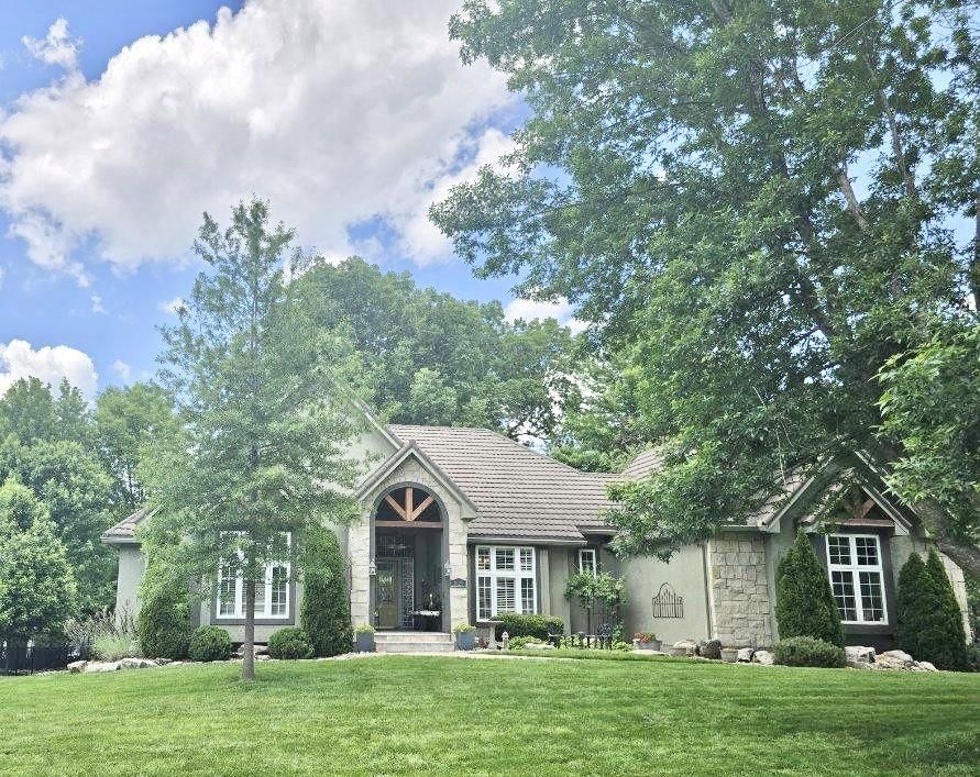1025 SW Summit Falls Drive — photo 2