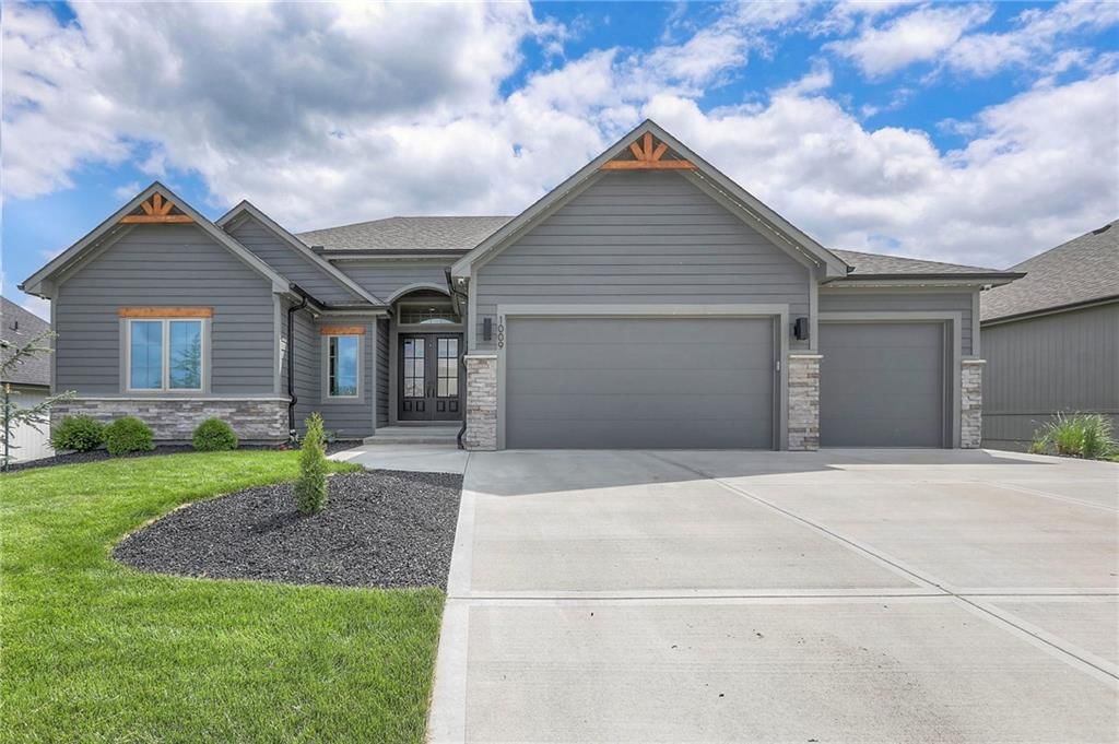 1009 Old Hickory Road, Greenwood, MO
