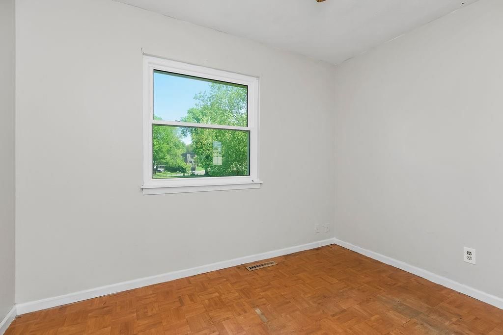 1924 N 75th Drive — photo 12
