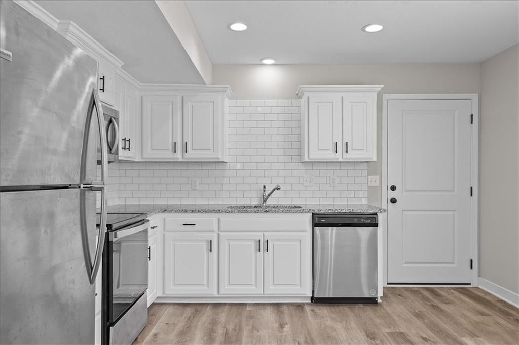 Photo 8 of 17 - 152 SW 8th Street