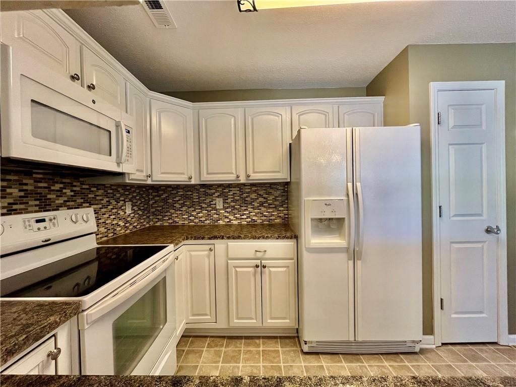 311 E Hansen Court E — photo 18