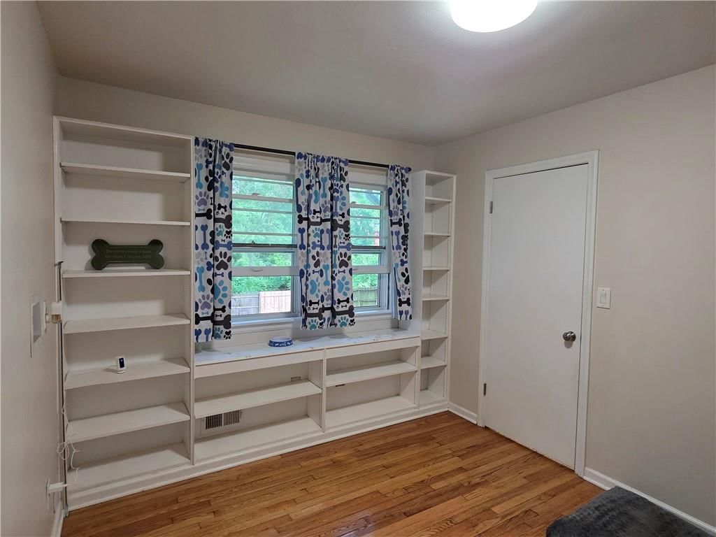 529 S Northern Boulevard — photo 13