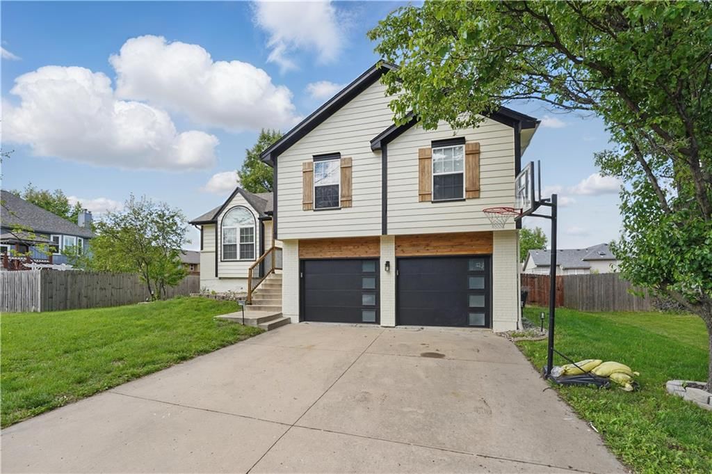 1700 SE 12TH Street — photo 1