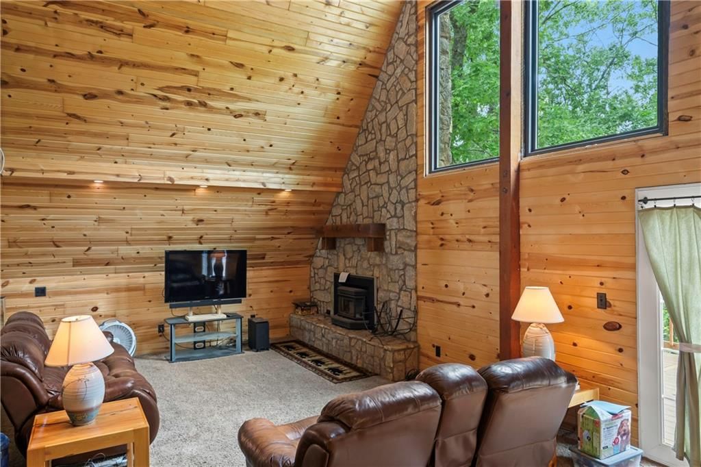 429 SE Lakeside Drive — photo 8