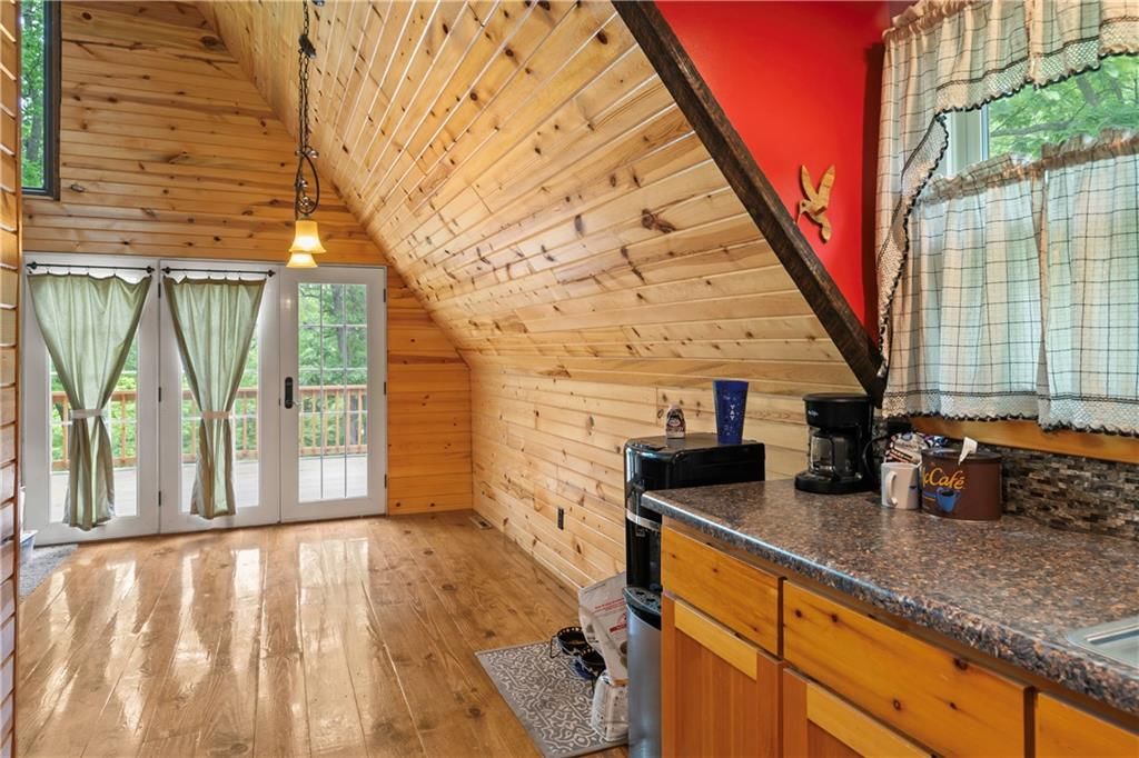 429 SE Lakeside Drive — photo 9
