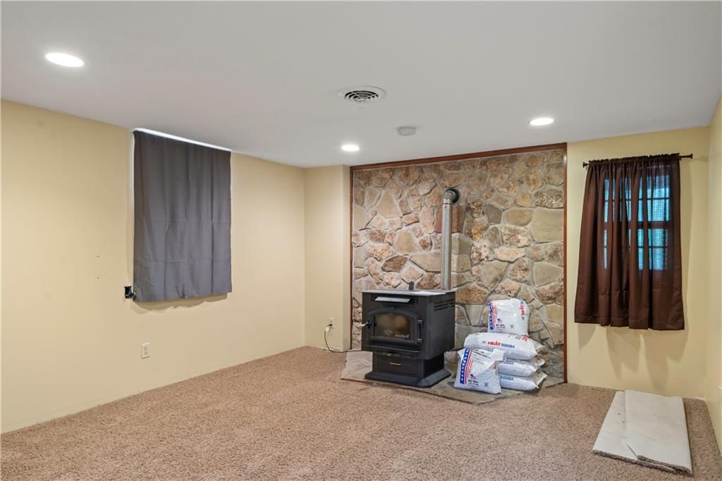 429 SE Lakeside Drive — photo 27