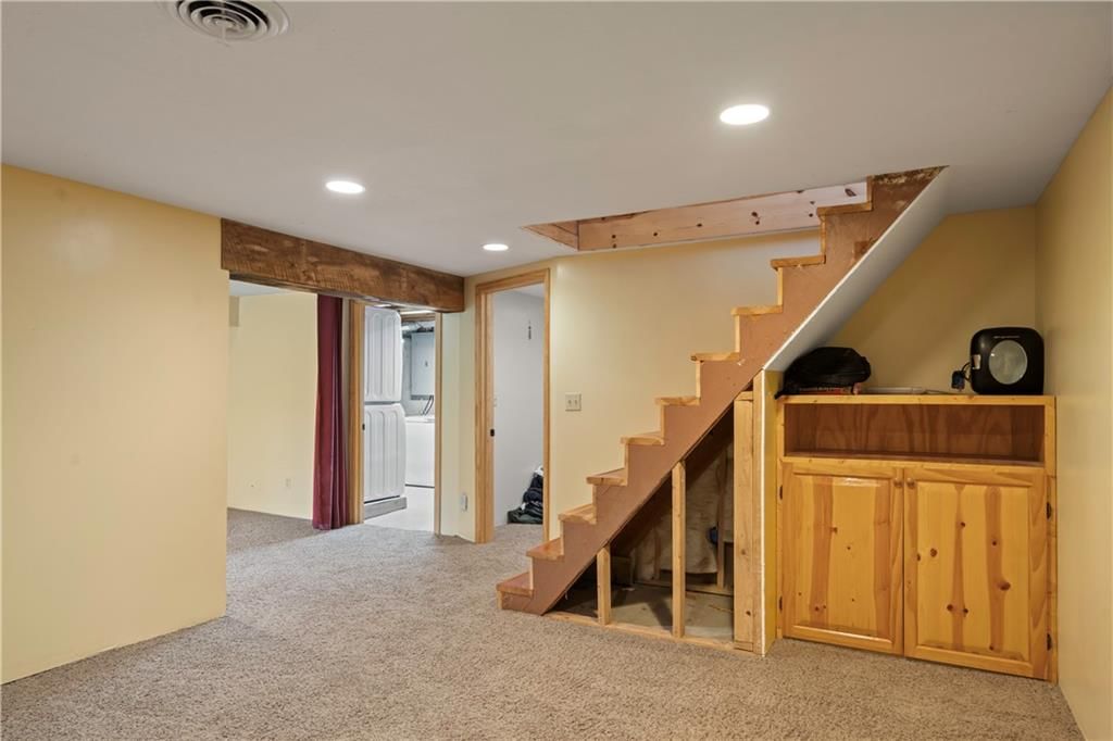 429 SE Lakeside Drive — photo 28
