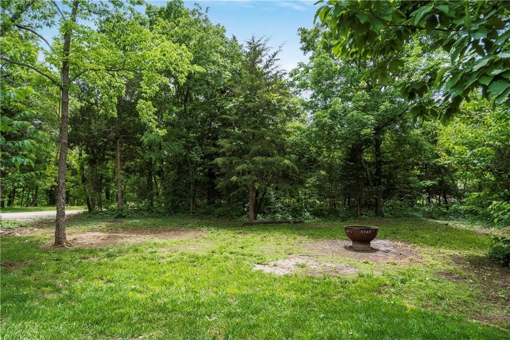 429 SE Lakeside Drive — photo 38
