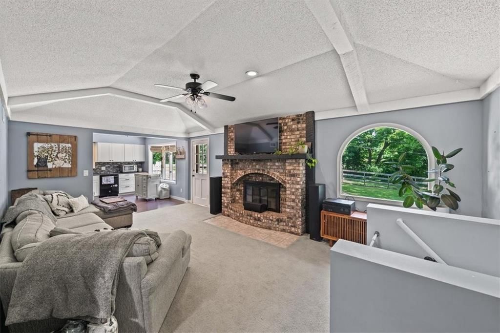 10304 Edgehill Drive — photo 10