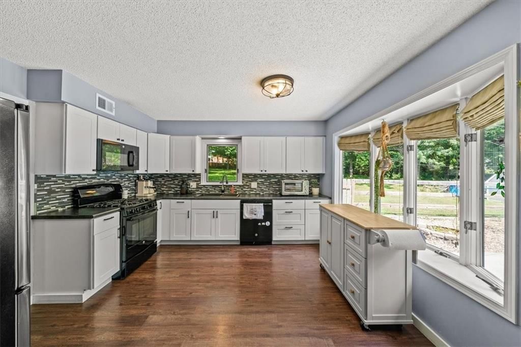 10304 Edgehill Drive — photo 14