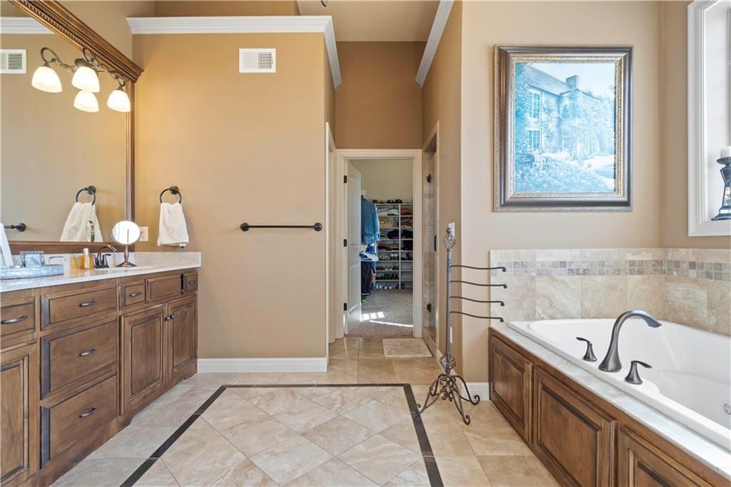 Photo 32 of 73 - 33106 E Stringtown Road