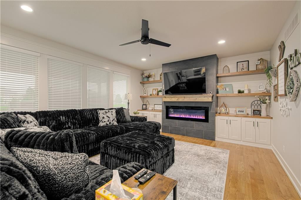 Photo 8 of 52 - 2241 Foxtail Drive