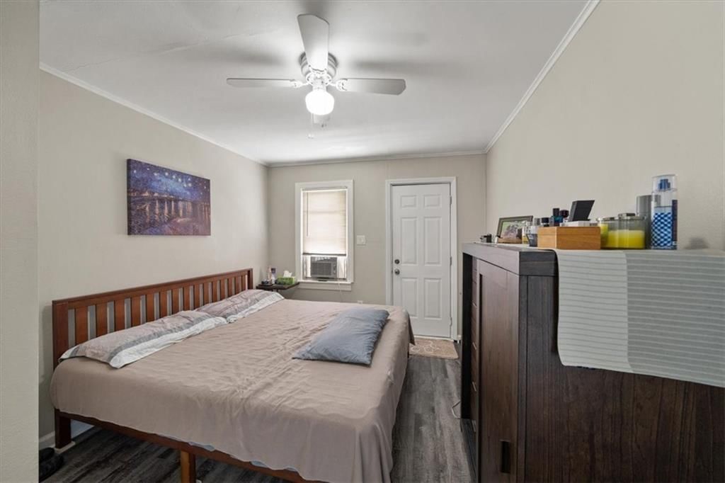 Photo 11 of 17 - 4416-4418 N Cypress Avenue